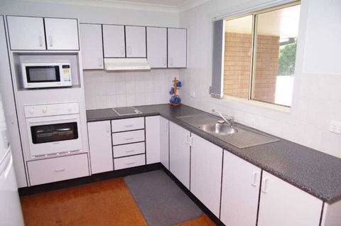 Bellhaven 1, 17 Willow Street - QLD Tourism 0