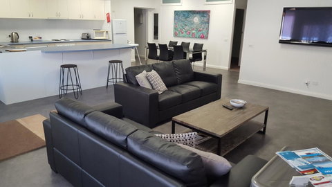Aart Apartments - QLD Tourism 7