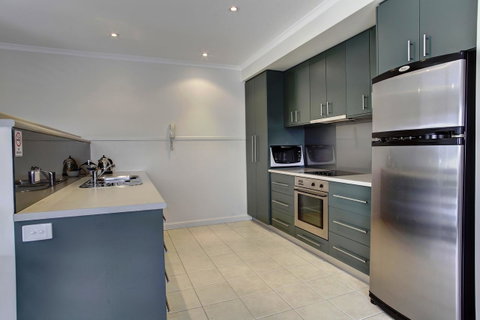 Tasman Beachside Apartment - QLD Tourism 3
