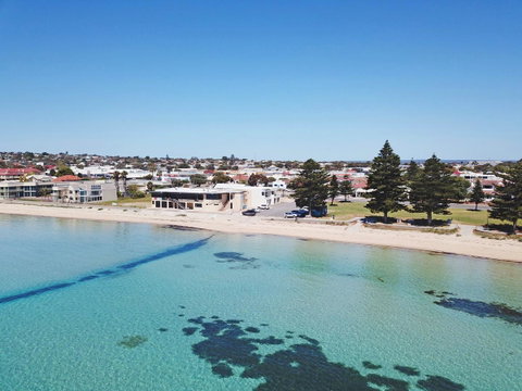 Tasman Beachside Apartment - QLD Tourism 12