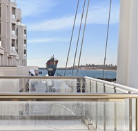Glenelg Seaside Apartment