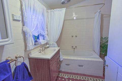 Tanunda Cottages - Queensland Tourism 14