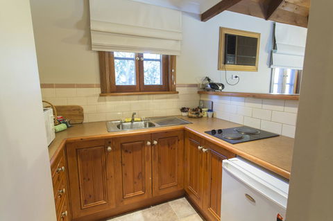 Tanunda Cottages - Queensland Tourism 5