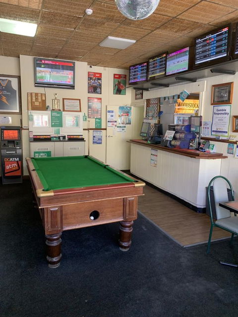 Commercial Hotel Morgan - Queensland Tourism 4
