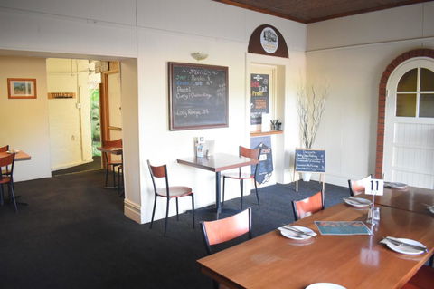 Commercial Hotel Morgan - Queensland Tourism 5