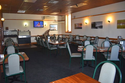 Commercial Hotel Morgan - Queensland Tourism 7