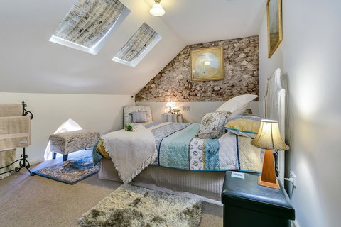 \'THE CHURCH\' Guest Home, Gawler Barossa Region - QLD Tourism 7