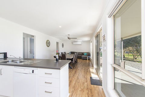 32 West B&B - QLD Tourism 18