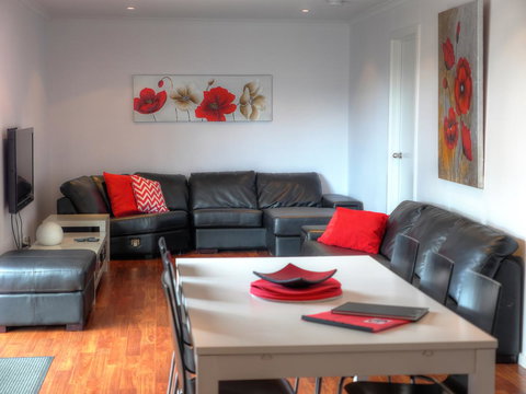 Home On Torrens - QLD Tourism 24