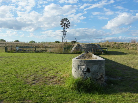 Coorong Waterfront Retreat - QLD Tourism 24
