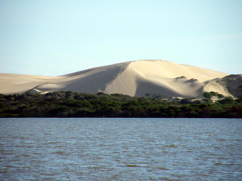 Coorong Waterfront Retreat - QLD Tourism 27