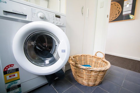 Coorong Waterfront Retreat - QLD Tourism 13