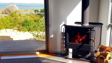 Coorong Waterfront Retreat - QLD Tourism 1