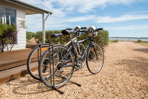 Coorong Waterfront Retreat - QLD Tourism 5