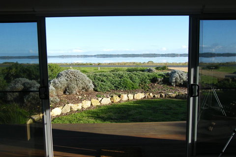 Coorong Waterfront Retreat - QLD Tourism 20