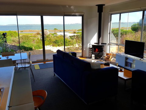Coorong Waterfront Retreat - QLD Tourism 0