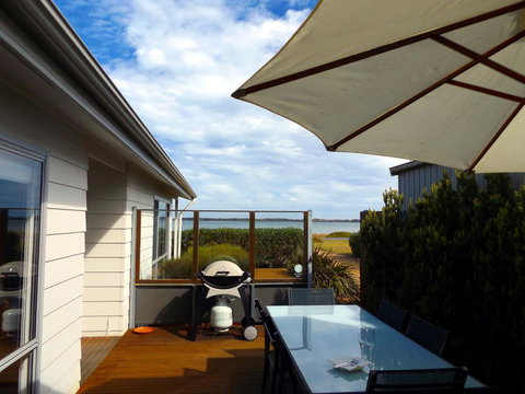 Coorong Waterfront Retreat - QLD Tourism 17