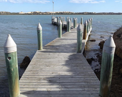 Coorong Waterfront Retreat - QLD Tourism 33