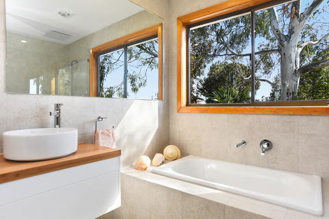 Port Of Call - Port Willunga - C21 SouthCoast Holidays - Queensland Tourism 8