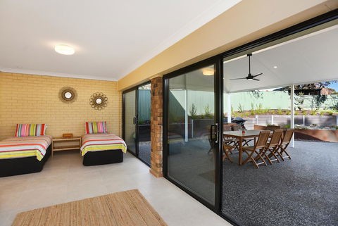 Port Of Call - Port Willunga - C21 SouthCoast Holidays - Queensland Tourism 22