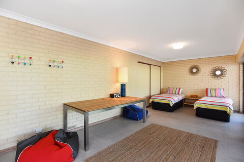 Port Of Call - Port Willunga - C21 SouthCoast Holidays - Queensland Tourism 21