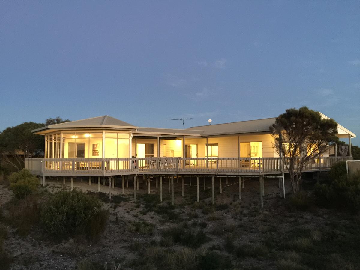 Island Beach SA Queensland Tourism