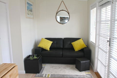 Smugglers Inn Studio Apartments - QLD Tourism 11