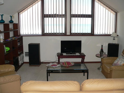 Brighton Beach House - QLD Tourism 6