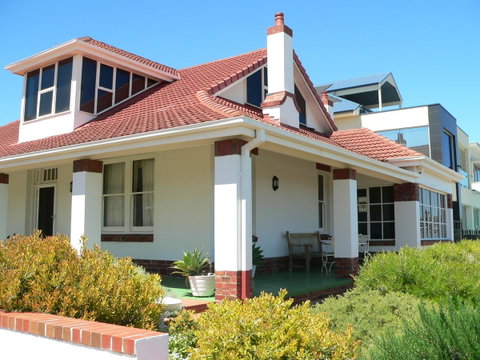 Brighton Beach House - QLD Tourism 0