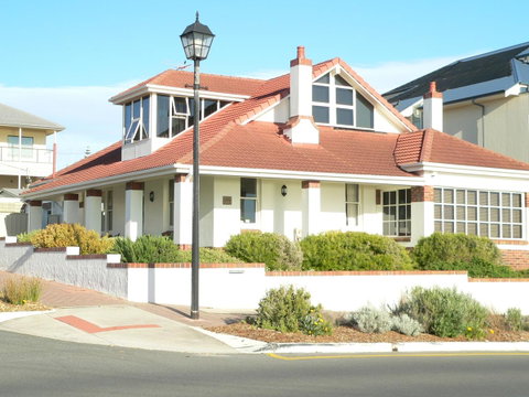 Brighton Beach House - QLD Tourism 5
