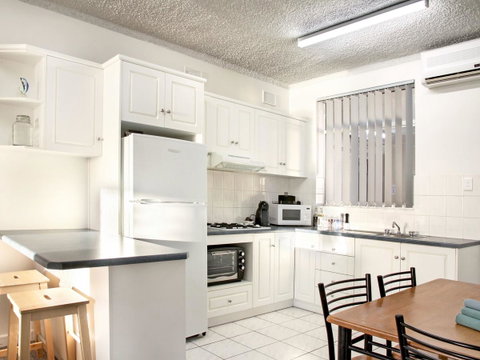 Seaview Sunset Holiday Apartments - QLD Tourism 34