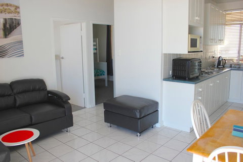 Seaview Sunset Holiday Apartments - QLD Tourism 11