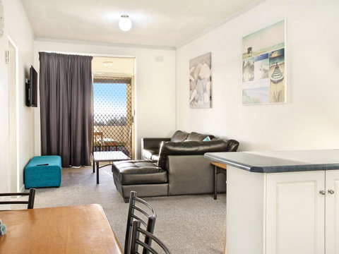 Seaview Sunset Holiday Apartments - QLD Tourism 37