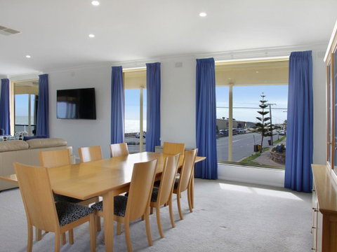 Seaview Sunset Holiday Apartments - QLD Tourism 28