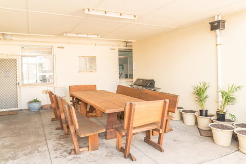 Seaview Sunset Holiday Apartments - QLD Tourism 7