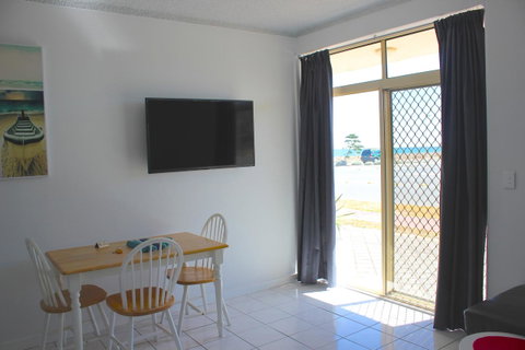 Seaview Sunset Holiday Apartments - QLD Tourism 20