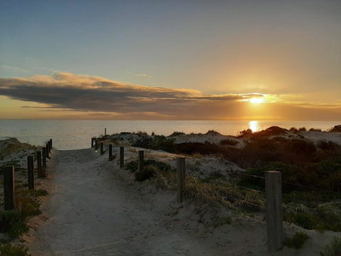 Seaview Sunset Holiday Apartments - QLD Tourism 1