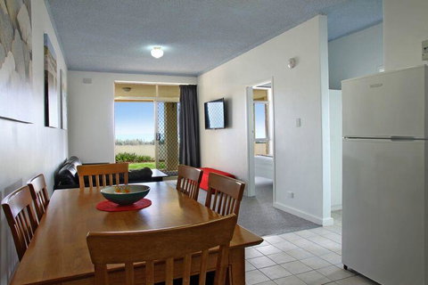 Seaview Sunset Holiday Apartments - QLD Tourism 43