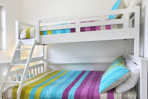 Seaview Sunset Holiday Apartments - QLD Tourism 32