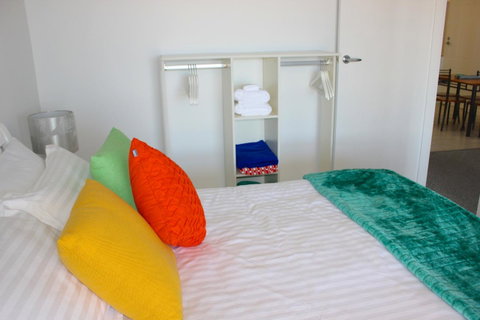 Seaview Sunset Holiday Apartments - QLD Tourism 9