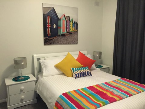 Seaview Sunset Holiday Apartments - QLD Tourism 14