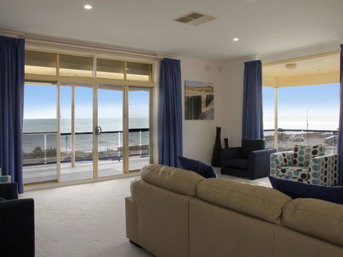 Seaview Sunset Holiday Apartments - QLD Tourism 23