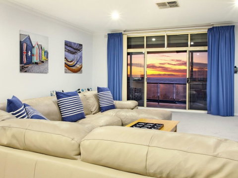 Seaview Sunset Holiday Apartments - QLD Tourism 24