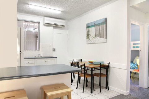 Seaview Sunset Holiday Apartments - QLD Tourism 42