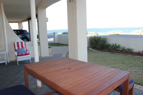 Seaview Sunset Holiday Apartments - QLD Tourism 18