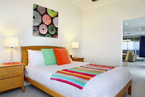 Seaview Sunset Holiday Apartments - QLD Tourism 33