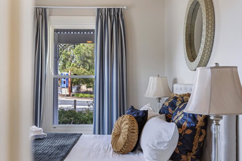 Grandview Accommodation - The Elm Tree Apartments - QLD Tourism 11