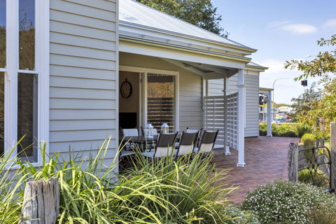 Grandview Accommodation - The Elm Tree Apartments - QLD Tourism 25