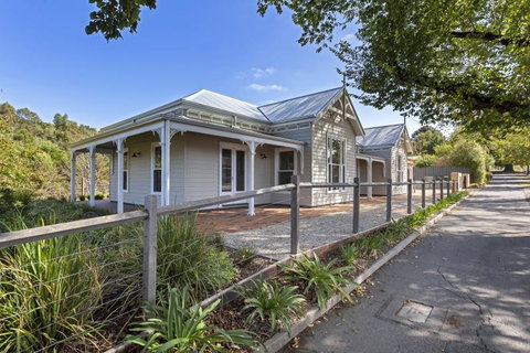 Grandview Accommodation - The Elm Tree Apartments - QLD Tourism 29
