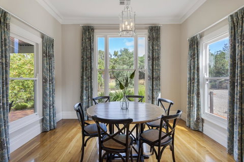 Grandview Accommodation - The Elm Tree Apartments - QLD Tourism 7